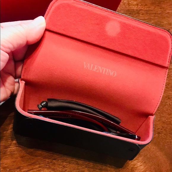 Beautiful authentic Valentino Burgandy Tortoise Shell Sunglasses-New in Box - Picture 5 of 16